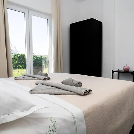 Annela アパート トロギール